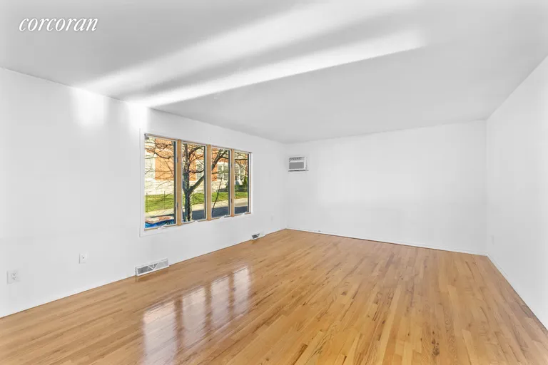 New York City Real Estate | View 106 Macfarland Ave | room 4 | View 5