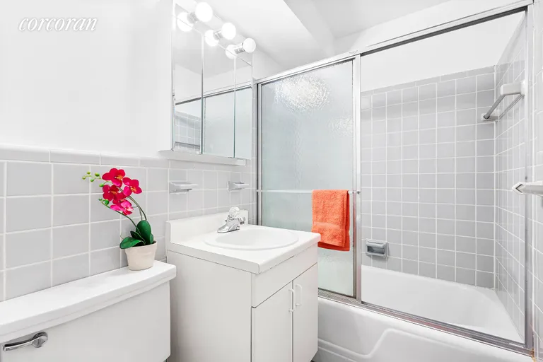 New York City Real Estate | View 211 East 53rd Street, 5B | Bathroom | View 5