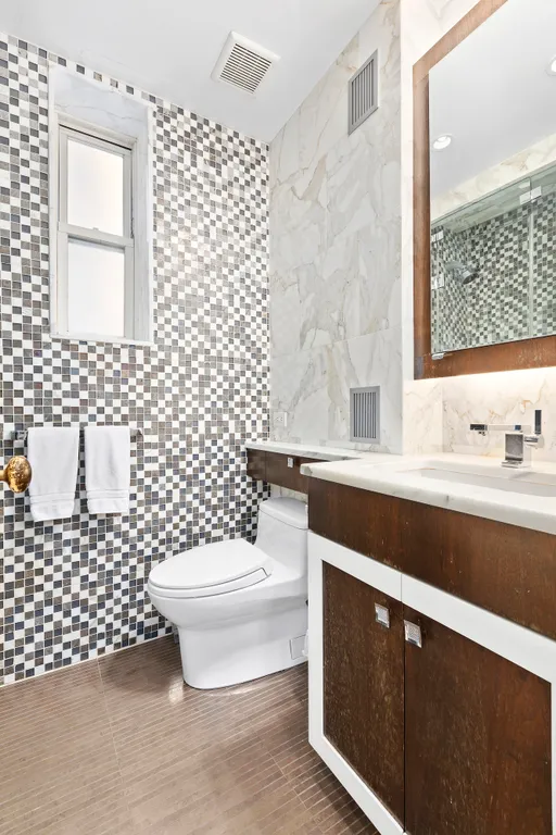 New York City Real Estate | View 17 West 71st Street, 2B | Windowed Primary Bathroom | View 11
