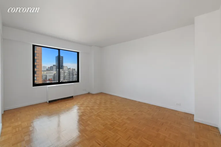New York City Real Estate | View 200 East 61st Street, 25E | room 2 | View 3