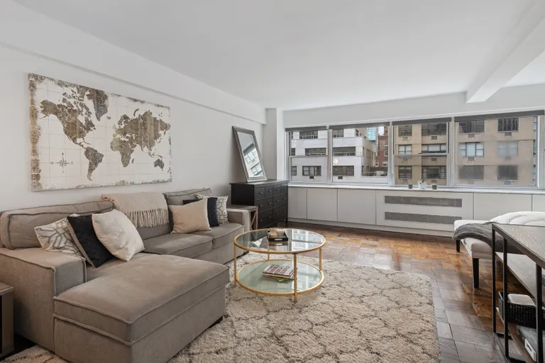 New York City Real Estate | View 333 East 46th Street, 11D | Living area  | View 2