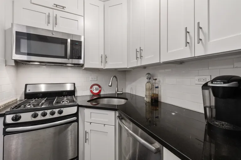 New York City Real Estate | View 333 East 46th Street, 11D | Updated kitchen with dishwasher | View 5