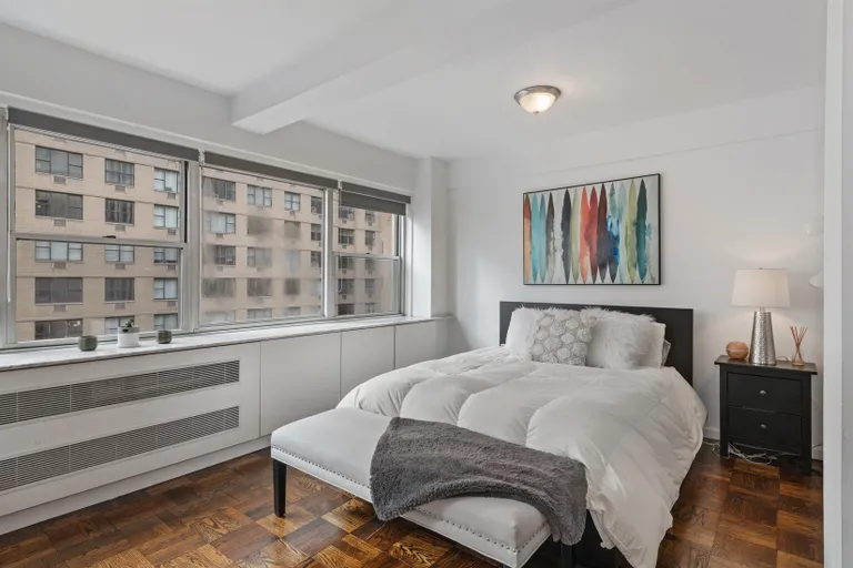 New York City Real Estate | View 333 East 46th Street, 11D | Large sleeping alcove | View 4