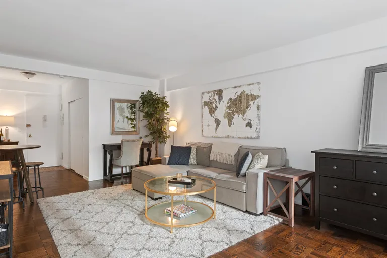 New York City Real Estate | View 333 East 46th Street, 11D | Living Room | View 8