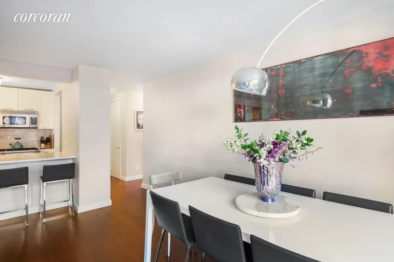 New York City Real Estate | View 200 East 94th Street, 508 | room 2 | View 3