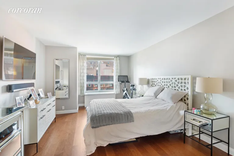 New York City Real Estate | View 200 East 94th Street, 508 | room 4 | View 5
