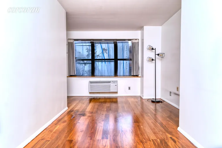 New York City Real Estate | View 230 East 52nd Street, PHE | room 3 | View 4