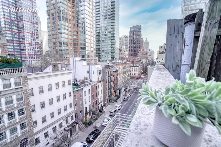 New York City Real Estate | View 230 East 52nd Street, PHE | room 6 | View 7