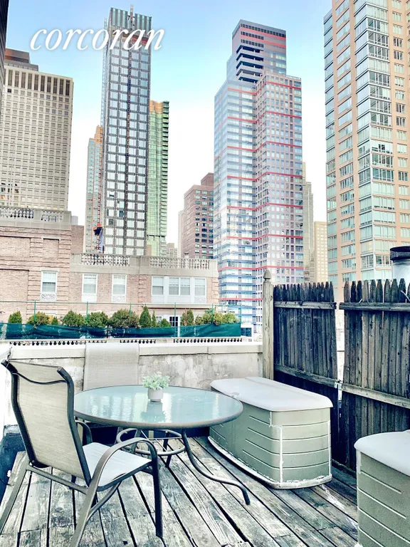 New York City Real Estate | View 230 East 52nd Street, PHE | room 8 | View 9