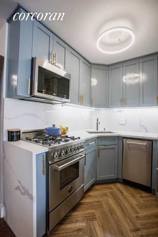New York City Real Estate | View 305 East 24th Street, PHL | room 2 | View 3