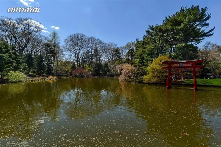 New York City Real Estate | View 61 Eastern Parkway, 2D | Brooklyn Botanic Garden | View 18