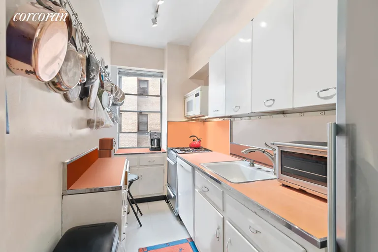 New York City Real Estate | View 860 Fifth Avenue, 10G | Kitchen | View 9