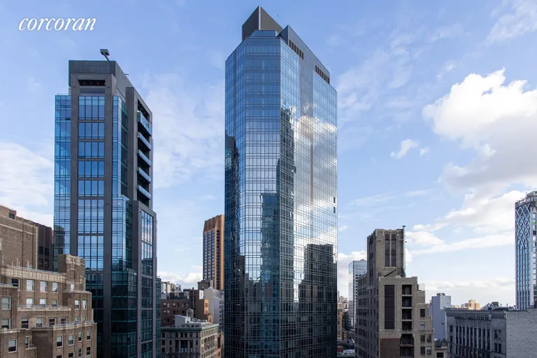 New York City Real Estate | View 325 Fifth Avenue, 25D | Loads of sky and sunshine | View 15