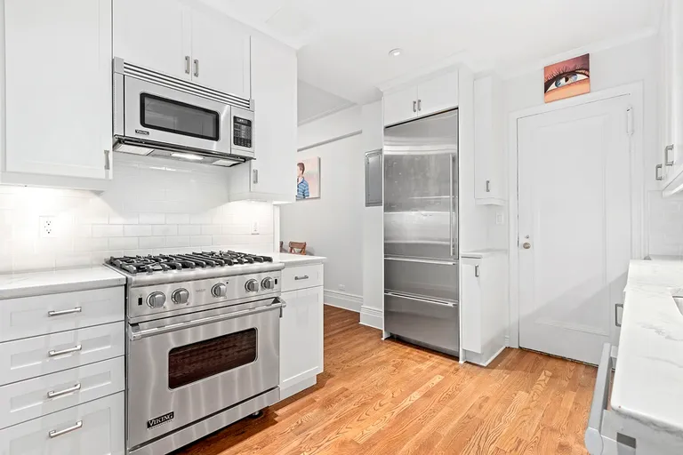 New York City Real Estate | View 220 West 93rd Street, 9C | room 2 | View 3