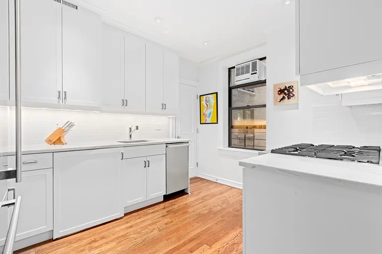 New York City Real Estate | View 220 West 93rd Street, 9C | room 3 | View 4