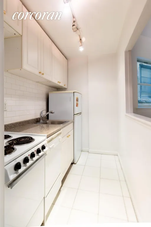 New York City Real Estate | View 342 East 87th Street, B | Kitchen | View 6