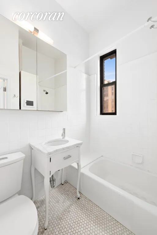New York City Real Estate | View 140 West 69th Street, 75C | WINDOWED Bathroom | View 4