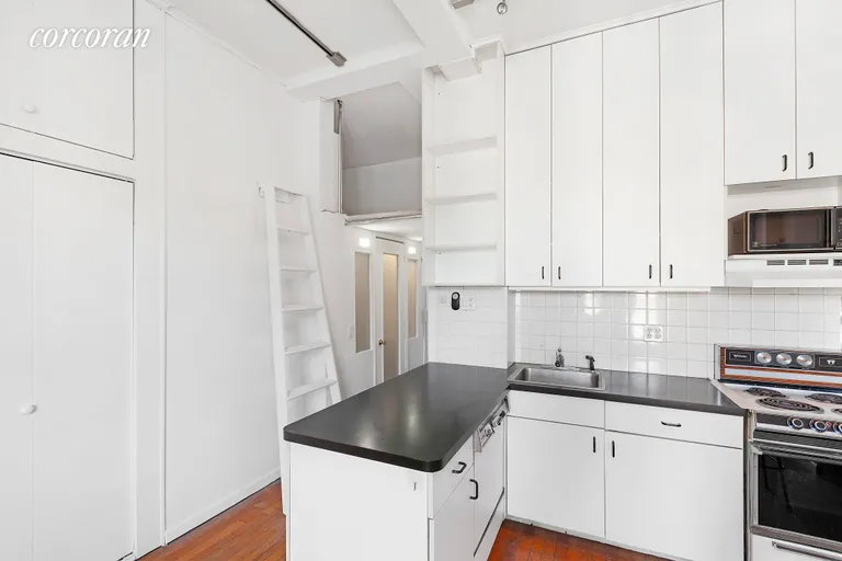 New York City Real Estate | View 140 West 69th Street, 115B | Kitchen | View 3