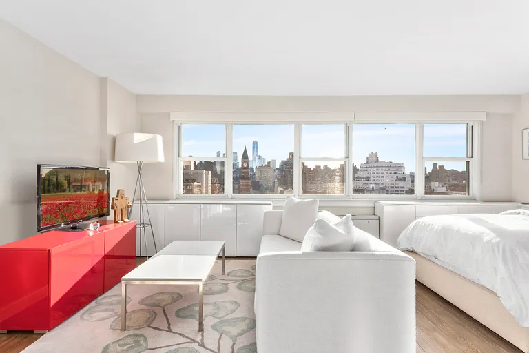 New York City Real Estate | View 101 West 12th Street, 11T | room 1 | View 2