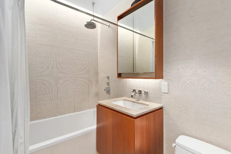 New York City Real Estate | View 555 West 59th Street, 22A | Bathroom | View 6