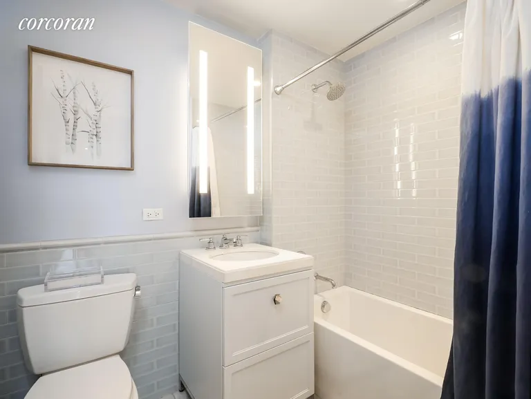 New York City Real Estate | View 389 East 89th Street, 21B | Second Full Bath | View 13