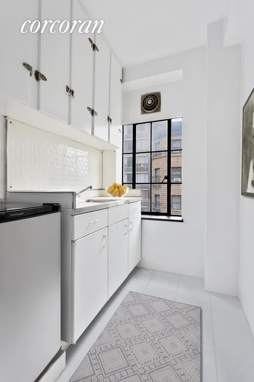 New York City Real Estate | View 333 West 56th Street, 7N | room 2 | View 3