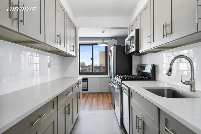 New York City Real Estate | View 185 Hall Street, 1718 | room 2 | View 3