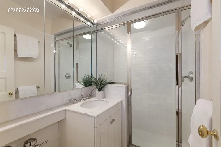 New York City Real Estate | View 799 Park Avenue, 15C | Primary Bedroom Bathroom | View 8