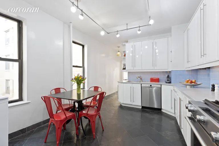 New York City Real Estate | View 125 Eastern Parkway, 5a | Gorgeous eat in kitchen | View 5