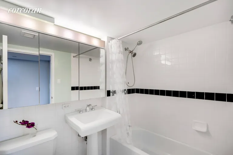 New York City Real Estate | View 300 West 145th Street, 7P | Full Bathroom | View 10