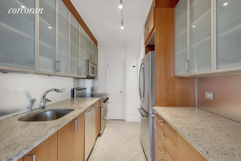 New York City Real Estate | View 200 East 62nd Street, 4E | room 4 | View 5