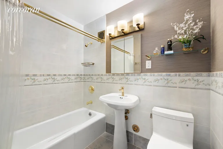 New York City Real Estate | View 111 East 85th Street, 26A | Second Bathroom | View 10
