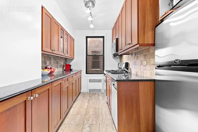 New York City Real Estate | View 30 East 9th Street, 6M | room 4 | View 5
