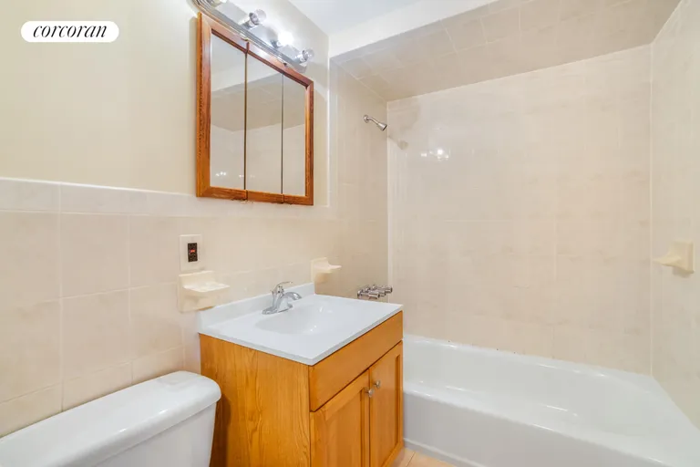 New York City Real Estate | View 302 Court Street, 3 | 2nd bathroom | View 10
