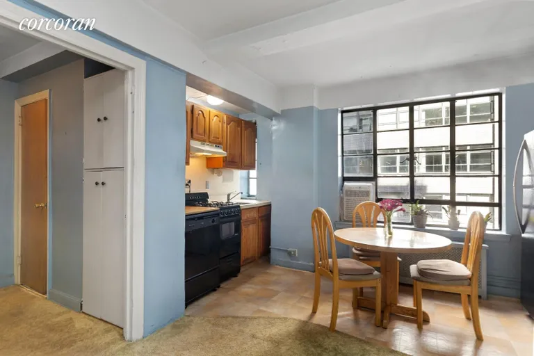 New York City Real Estate | View 140 East 40th Street, 4C | 1 Bed, 1 Bath | View 1