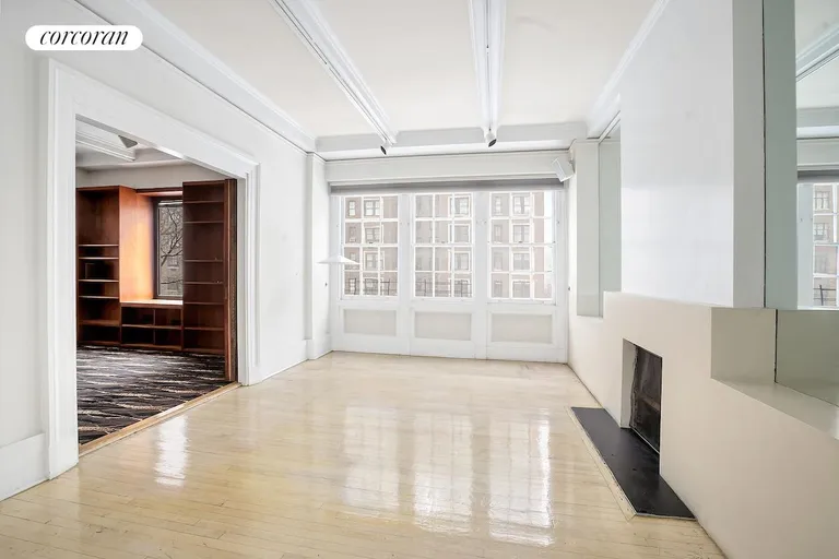 New York City Real Estate | View 829 Park Avenue, 4A | Living Room | View 2