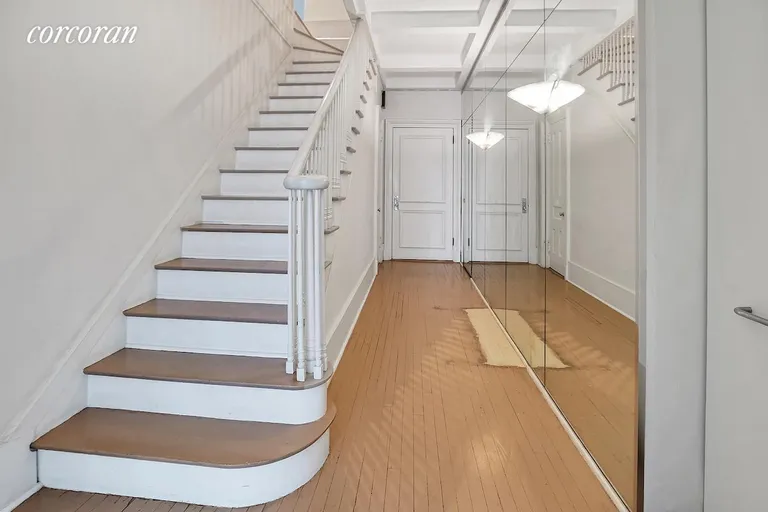 New York City Real Estate | View 829 Park Avenue, 4A | Stairway | View 5