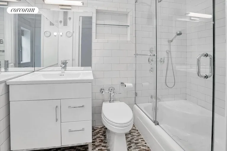 New York City Real Estate | View 829 Park Avenue, 4A | Bathroom | View 9