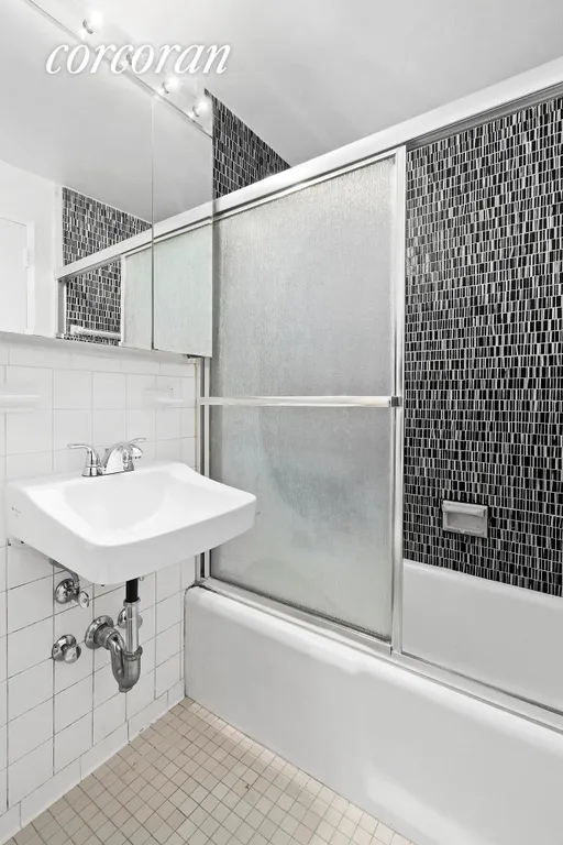 New York City Real Estate | View 205 Third Avenue, 9A | Bathroom | View 5