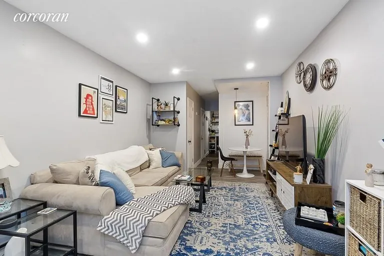 New York City Real Estate | View 313 East 84th Street, 1B | Living Area | View 4
