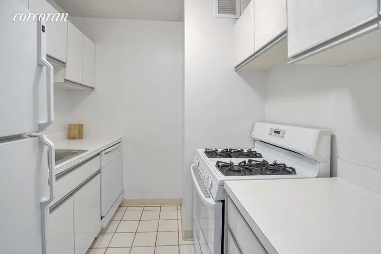New York City Real Estate | View 404 East 79th Street, 22D | room 4 | View 5