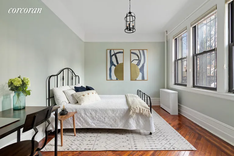 New York City Real Estate | View 5 Stratford Road, 4 | room 3 | View 4