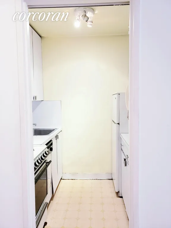 New York City Real Estate | View 411 East 57th Street, 15F | Kitchen | View 5