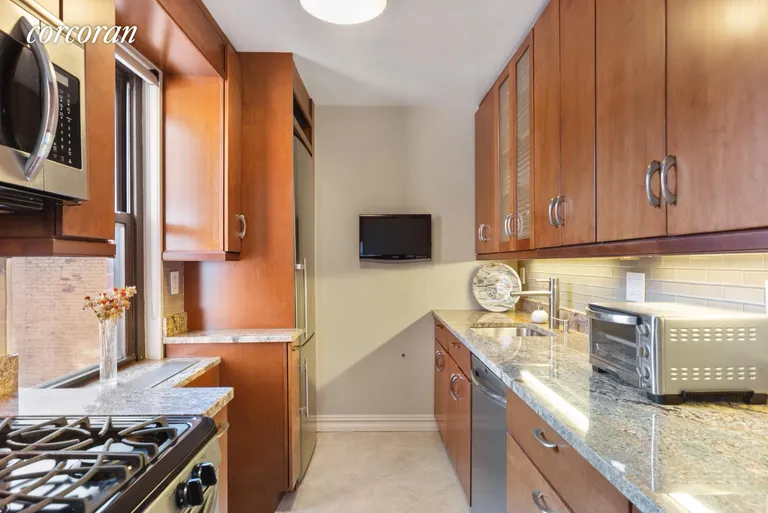 New York City Real Estate | View 201 EAST 25TH STREET, 6A | Kitchen | View 4