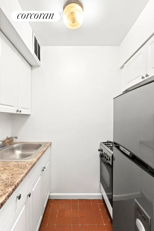 New York City Real Estate | View 236 East 28th Street, 6C | Kitchen | View 3
