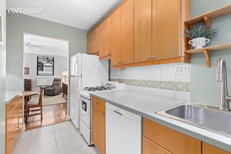 New York City Real Estate | View 288 West 92Nd Street, 4C | room 2 | View 3