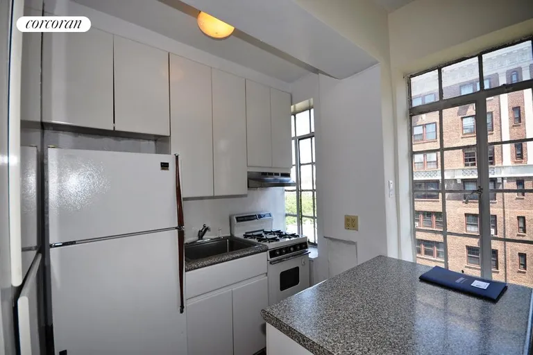 New York City Real Estate | View 25 Monroe Place, 10 B | room 1 | View 2