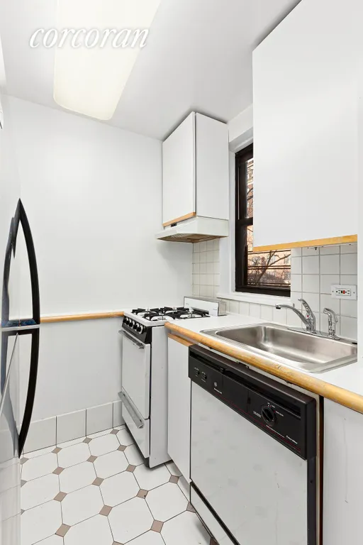 New York City Real Estate | View 222 East 35th Street, 3G | room 2 | View 3