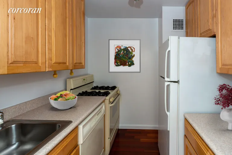 New York City Real Estate | View 301 East 79th Street, 21D | room 6 | View 7
