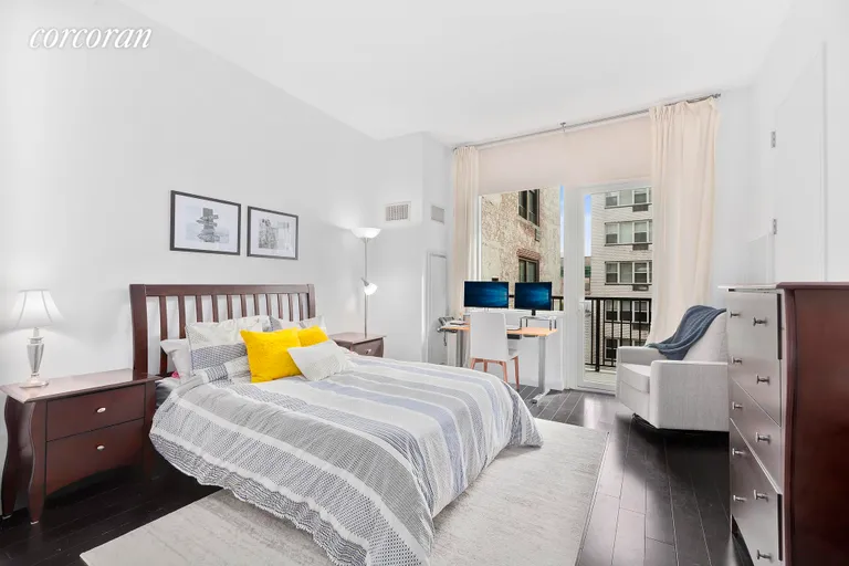 New York City Real Estate | View 300 East 23rd Street, 11A | room 1 | View 2